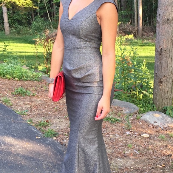 Black Halo EVE Metallic “Wren” Gown - Picture 5 of 8